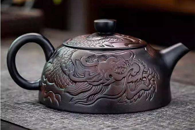 Чайник из фиолетовой глины с Драконом фото