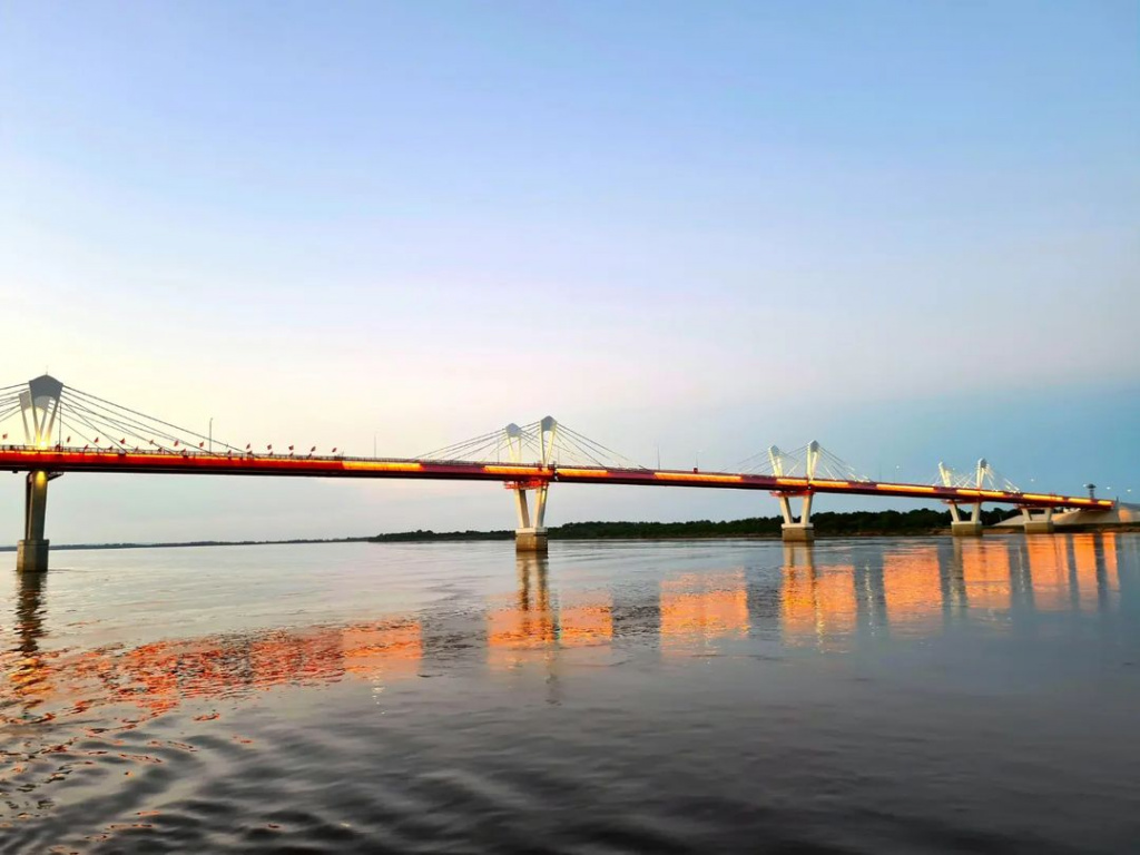 Международный мост через Амур