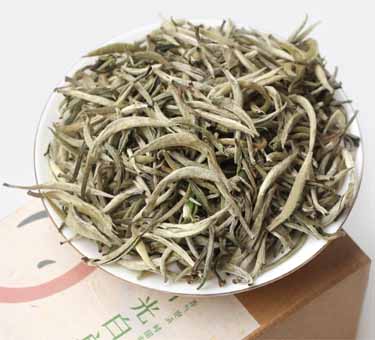 Юньнаньский белый чай Юэ Гуан Бай